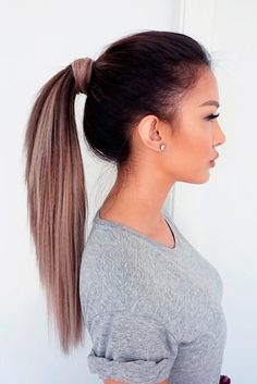 A high ponytail hairstyle looks super pretty. And most importantly, you can wear it for any occasion. So, get familiar with this trend. Sporty Ponytail, Cute Ponytail Styles, Chignon Simple, Summer Ponytail, High Ponytail Hairstyles, Hair Puff, Cute Ponytails