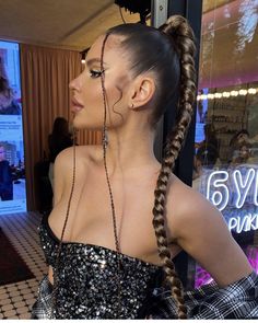 Kanekalon Hairstyles Ponytail, Rave Ponytail Hairstyles, Hairstyle Dark Hair, Baddie Hairstyles For Long Hair, Night Out Hair, Rave Hairstyles, Dark Hair Makeup, Hairstyle Braid, Rave Hair