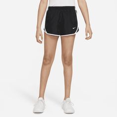 For those mile runs in PE class to beating your BFFs in the next game of tag, chase your goals with the Nike Dri-FIT Tempo Shorts. They're fun, lightweight and can be paired easily with your best workout tops, so you can comfortably reach the finish line. Nike Shorts Outfit, White Nike Shorts, Black And White Nike, Nike Tempo, Nikes Girl, Nike Running Shorts, Xl Girls, Girl Running, Nike Kids