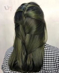 ?‍♀ Astonishing Green Hair Color Examples - Beezzly Ash Green Hair Color Highlights, Olive Hair Color Ash, Ash Green Hair Color, Dark Green Highlights, Olive Hair Colour, Green Hair Color, Olive Hair