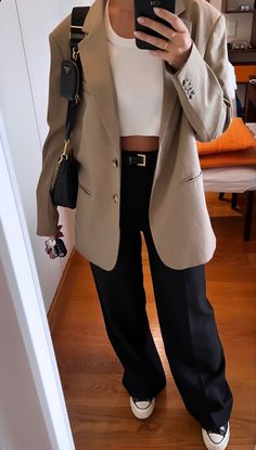 Look Formal, Tan Blazer, Beige Blazer, Looks Street Style, Blazer Outfits, Basic Outfits, Looks Style, Mode Inspiration, Office Outfits