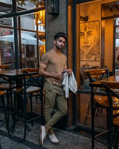 Men Fashion Photoshoot, Mens Photoshoot Poses, Male Models Poses, Portrait Photography Men, Mens Casual Outfits Summer, Men Photoshoot, Man Photography, Men Photography, Cheer Pictures