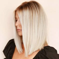 Blonde Lob 2023, Long Bob Haircuts For Thinning Hair, Light Bob Haircut, Blonde Lob Hair Straight, Lob Hairstyle Straight, Shoulder Lob Haircut, New Haircut For Medium Hair, Medium Blonde Lob, Lob Haircut Medium Length