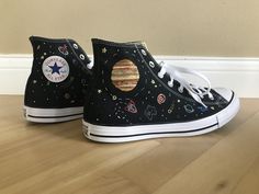 Painter Converse, Custom Converse Paint, Painted Shoes Aesthetic, Space Converse, Embroidered Shoes Converse, Converse Embroidery, High Converse