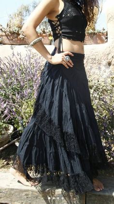 Boho Black Skirt, Black Boho Skirt Outfit, Cowgirl Skirts, Boho Skirt Outfit, Fusion Belly Dance, Long Cotton Skirt, Moda Grunge, Bohemian Maxi Skirt, Flamenco Skirt