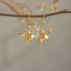 Gold Magnolia Earrings Silver Flower Drop Earrings - Etsy Flower Drop Earrings, Silver Flower Earrings, Magnolia Flower, Spring Gifts, Silver Drop Earrings, Silver Flowers, Gold Flowers, Jewelry Inspo, Boho Earrings