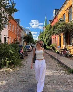 Portugal Summer Outfits, France Aesthetic Outfit, Europe Fits, Amsterdam Outfit, Portugal Summer, Amanda Marie, European Summer Aesthetic, European Fashion Summer