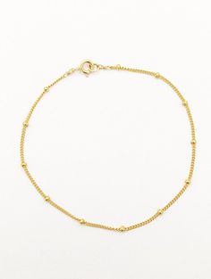 Enhance your everyday style with this elegant 14k yellow gold bracelet. Weighing 1.3g, this simple yet sophisticated piece features alternating beaded links for a classic look. The 7 length ensures a comfortable fit, making it perfect for both casual and formal occasions. Add a touch of timeless charm to your jewelry collection with this exquisite plain bracelet. 7.5" GOLD BRACELET: 1.3G 14K-Y/G VERY GOOD CONDITION. WILL COME PROFESSIONALLY CLEANED, BUFFED, POLISHED & BEAUTIFULLY GIFT BOXED! The Braclets Gold, Gold Link Bracelet, Gold Armband, Yellow Gold Bracelet, Chain Styles, Chain Link Bracelet, Link Bracelets, Timeless Beauty, Arm Band