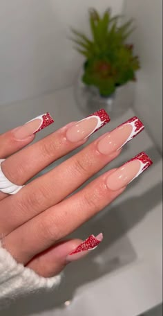 Graduation Nails Acrylic Red And White, Cute Christmas Themed Nails, Red And White Xmas Nails, Red And White Christmas Nails Almond, White N Red Nails, Red White Nails Christmas, Red White Nails Acrylic, Red And White Christmas Nails Simple, Christmas Themed Acrylic Nails