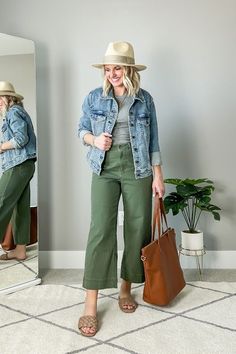 Olive Green Pants Outfit, Green Pants Outfit, Wide Leg Pants Outfit, Olive Pants, Denim Jacket Outfit, Olive Green Pants, Green Trousers, Ootd Ideas, Green Pants