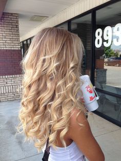 Loose Curls Medium Length Hair Blonde, Balayage Blond, Blonde Curly Hair, Blonde Curls, Blonde Hair Inspiration, Brown Blonde Hair, Long Blonde