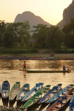 there are many small boats in the water