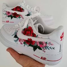 Painted Air Force 1 Flowers, Flower Air Force 1, Preppy Shoes Nike, Air Force Painting Ideas, Painted Trainers, Quavo Rapper, Shoes Preppy, Painted Shoes Diy