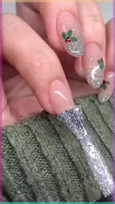 Holiday Nail Inspo 🎄🍒 Sparkly Christmas Nails, Metallic Nails Design, Nail Art Noel, Christmas Nails Easy, Christmas Gel Nails, Nail Art Designs Videos, Sparkle Nails, Xmas Nails, Christmas Nail Designs