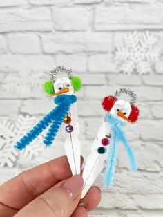 Ornament Hacks, Snowman Clothespin, Clothespin Snowman, Disney Ornaments Diy, Dollar Tree Christmas Diy, Clothes Pin Ornaments, Dollartree Diy, Tea Light Snowman, Scout Crafts