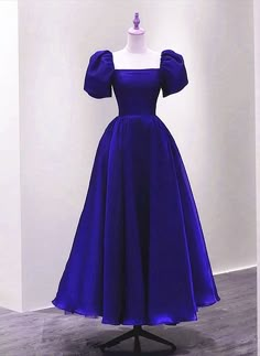 Royal Blue Satin Short Sleeves Wedding Party Dress Royal Blue Party, Royal Blue Party Dress, डिजाइनर कपड़े, Royal Blue Gown, Long Party Gowns, Prom Dress Pictures, Beaded Party Dress, Blue Evening Gowns, Dress Royal Blue