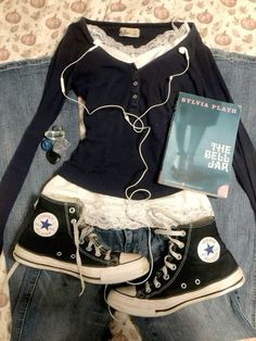 Y2k Outfits With Converse, Twigliht Aesthetic Outfits, Twilight Aesthetic Outfit Summer, Cute Outfits For School Aesthetic, Twilight Style Outfits, Downtown Style Aesthetic, Emo Coquette Outfits, Lamp Aesthetic Outfit, Twilight Clothes Aesthetic