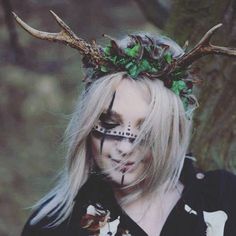 Puck makeup inspo Shakey Graves, Forest Witch, Face Paints, Character Images, Pagan Art, Face Tattoos, Fx Makeup, Witch Costume, Halloween Make Up