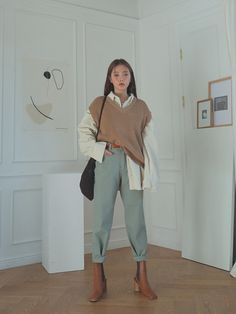 Travel Outfit Spring, Mode Ulzzang, Corduroy Shirt, Korean Girl Fashion, Color Fashion, Korea Fashion, Outfits Casual