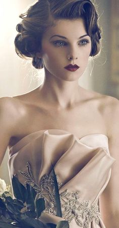 Vintage is definitely in! Such gorgeous hair and makeup, perfect for your wedding! Make Up Sposa, Wedding Hairstyles And Makeup, Charleston Style, Gatsby Style, Vintage Makeup, فستان سهرة, Wedding Hair And Makeup, Vintage Glamour