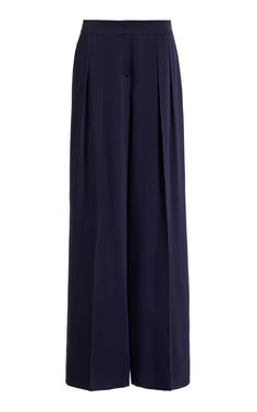 This season, the American icon presented an ode to the feminine form, leaning into fluid silhouettes and tailoring that move beautifully on the body and radiate an effortless seduction. It was a lesson in sultry sensuality for the modern sophisticate.Crafted fro, lustrous satin, these high-waisted, wide-cut trousers are detailed with pleats to give structure to its loose, drapey leg. Wag Outfits, American Icons, Rosie Assoulin, Michael Kors Collection, Carolina Herrera, Bags Shoes, Moda Operandi, Bottoms Pants, Leg Pants