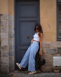 Blue And White Striped Jeans Outfit, Blue Stripe Trousers Outfit, Stripy Trousers Outfit, Seersucker Pants Outfit Women, Blue Striped Trousers Outfit, Striped Trousers Outfit Women, Blue Striped Linen Pants Outfit