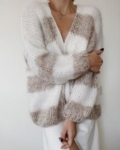 Style White Cardigan, Diy Crochet Sweater, Cardigan Tutorial, Chunky Yarn Crochet, Sweater Best, White Cardigan Sweater, Outfits For Ladies, White Sweater Cardigan, Knitting Paterns