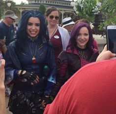 Photos and rares for descendientes Evie And Mal, Dove And Sofia, Descendants 2015, Descendants Pictures, Mal Bertha