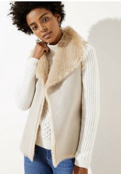 Ann Taylor Loft Reversible Faux Shearling Vest in Beige, NWT Small S Faux Fur. Condition is New with tags. Shipped with USPS Priority Mail. Loft Outfits, Faux Shearling Vest, White Puffer Vest, Faux Fur Vest Black, Sleeveless Sweater Vest, Black Puffer Vest, Shearling Vest, Suede Vest, Fur Clothing