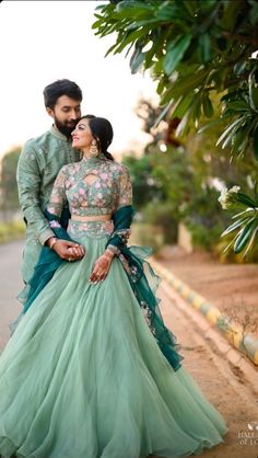 Pre Wedding Shoot Ideas Lehenga, Engagement Bride And Groom Dress, Roka Ceremony Poses, Pre Wedding Bride Photoshoot, Marriage Couple Poses Indian, Pre Wedding Traditional Outfits, Ring Ceremony Outfit For Bride