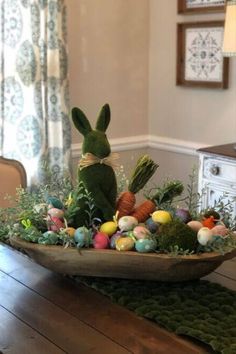 easter decor ideas Vintage Spring Aesthetic, Vintage Spring Wedding, Vintage Spring Decor, Spring Mantle Decor, Dough Bowl Centerpiece, Spring Mantle, Easter Arrangement