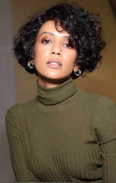 Cute Short Natural Hairstyles, Nice Short Haircuts, Short Wavy Haircuts, Short Natural Curly Hair, Grey Curly Hair, Bob Haircut Curly, Wavy Haircuts, Short Curly Haircuts