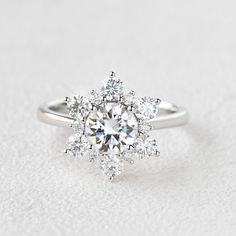 Flower Shaped Moissanite White Gold Ring - Felicegals Moissanite Engagement Ring White Gold, Art Deco Flower, Moissanite Halo Ring, Floral Engagement Ring, Flower Cluster, Zierlicher Ring, Solid Gold Band, Bridal Wedding Rings, Ring Art Deco