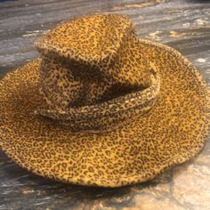 Stunning Vintage Eddy Bros Fabulous Name In Hats! Safari Style With Cheta Print Snd Chin Adjustable Strap For That Outback Look!!! Vintage Safari, Safari Style, Women Accessories, Hats, Women Shopping, Quick Saves, Color