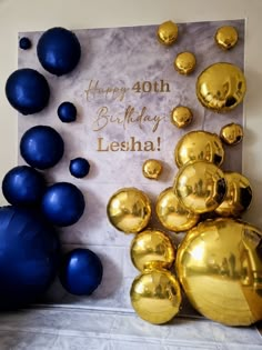 Personalized backdrop featuring shimmering gold and navy blue foil balloons 40th Birthday Balloons, Deco Ballon, Potpourri Christmas, 40 And Fabulous, Candy Land Christmas Decorations Outdoor, Happy 40th Birthday, Christmas Potpourri