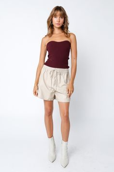 The Leah Wine Ribbed Tube Top is the new layering piece you need to transition from summer to fall! Wine ribbed knit shapes this tube top with a sweetheart neckline and a fitted bodice—style with jeans and a white button-up for a casual, daytime look. DETAILS & FIT Fit Fit Type: Regular Length: Crop Neckline: Strapless Fabric Composition: 90% cotton, 10% spandex Stretch: Stretchy Knit Fabric Material: Ribbed Knit Fabric Design Occasion: College Outfits/ Music Festival/Date Night/Brunch/Vacation/ Casual Short Length Tube Top For Summer, Casual Short-length Tube Top For Summer, Chic Spring Tube Top, Trendy Strapless Tube Top For Fall, Chic Short Length Tube Top For Spring, Seamless Casual Tube Top For Day Out, Trendy Seamless Tube Top For Day Out, Versatile Bandeau Bottoms For Spring, Chic Strapless Tube Top For Fall