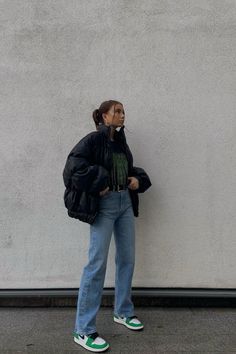 Style A Black Puffer Jacket, Fall Outfits With Puffer Jacket, How To Style A Black Puffer Jacket, Styling A Puffer Jacket, Puffer Black Jacket Outfit, How To Style Black Puffer Jacket, Black Puffer Jacket Outfit Aesthetic, How To Style Puffer Jacket, Black Jacket Outfit Aesthetic