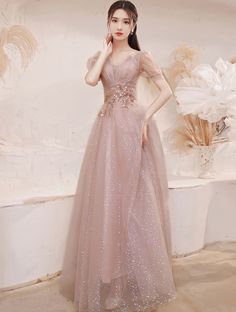 Asian Prom Dress, Gaun Koktail, Stylish Gown, Dress Photoshoot, Long Gowns, Stunning Prom Dresses, Performance Dresses, Fancy Dress Design