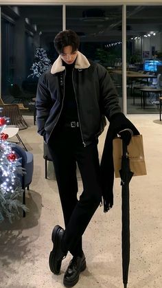 Black Fashion Aesthetic Men, Cool Outfits For Men Classy, Asian Men Winter Fashion, Male Glasses Aesthetic, Aesthetic Black Outfits Men, Classy Aesthetic Outfit Men, Starboy Style Outfits, Japan Mens Fashion, Korean Bad Boy Outfit