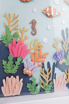 Sea world illustration paper craft artwork Under The Sea Diy Crafts, Sea Theme Decorations Diy Ideas, Construction Paper Sea Creatures, Paper Ocean Crafts, Under The Sea Paper Crafts, Sea Paper Craft, Sea Themed Classroom Ideas, Coral Reef Bulletin Board, Ocean Paper Crafts