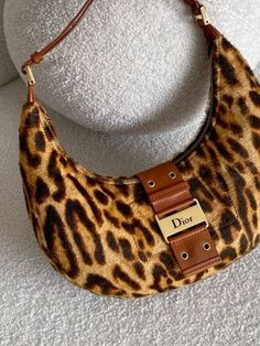 #leopardprint #personalized #chicstyle #fashionaccessory #animalprint Dior Vintage, Girly Bags, Fancy Bags, Golden Girls, Mode Vintage, Vintage Bags