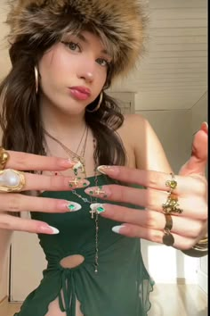 @ liwei.perrier on tiktok Maximalist Jewelry Gold, Green And Gold Outfit Ideas, Liwei Perrier, Chunky Jewelry Outfit, Jewelled Nails, Jewelry Gold Earrings, Statement Piece Jewelry, Jewelry Stack, Nails Nude