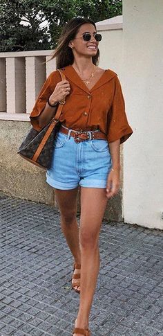 Outfits Guide, Summer Outfit Guide, Summertime Outfits, Woman Walking, Chic Summer Outfits, Chique Outfits, Outfit Trends, Summer Outfit Inspiration