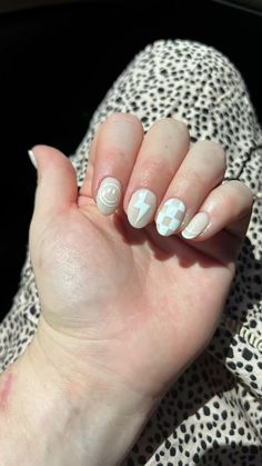 Short Oval Milky White Nails, White Speckled Nails, Milky White Nails With Abstract Design, White Nails With X Smiley Face, Speckled Egg Nails, Bachelorette Nails, Top Fashion Bloggers, Nails At Home, Nude Nails