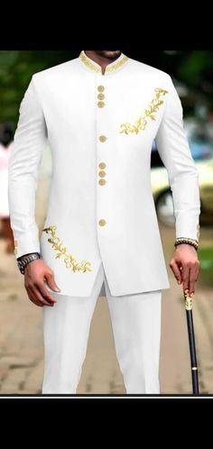 Somali Men Wedding Outfit, African Couple Outfit Matching Wedding, Moroccan Wedding Outfit Men, Wedding Sherwani With Gold Embroidery And Long Sleeves, White And Gold African Men Outfit, African Couple Outfit Matching, Bridal Shop Decor, Grooms Suit, Groom Dress Men