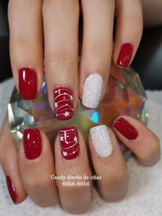 Valentine Nail Color Ideas, Christmas Multicolor Nails, Christmas Gel Nails Designs Simple, Simple Christmas Gel Nails, Sns Christmas Nails Ideas, Christmas Manicure Ideas For Short Nails, Red White Christmas Nails, Xmas Gel Nails, Christmas Sns Nails Ideas