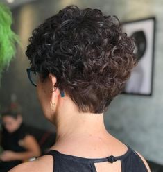 Low-Maintenance Curly Pixie Pixie Cut Curly Hair, Curled Pixie, Curly Pixie Cut, Wavy Pixie Cut, Wavy Pixie, Pixie Cut With Bangs