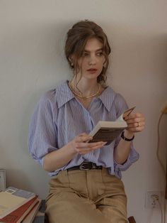 [LENINA르니나]METEA volume stripe shirt_blue Books Photoshoot, Blue Striped Shirt Outfit, Outfits With Striped Shirts, Striped Shirt Women, Cold Fits, Blue Striped Shirt, Creative Makeup Looks, Ageless Style, Fashion Wishlist