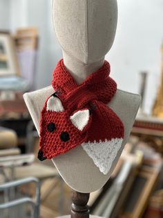 Handmade fox scarf with a keyhole to tie the tail  customizations available. Do you want another color? just write me, it's handmade! Rennaisance Faire, Ascot Scarf, Fox Scarf, Scarf Wrap, Scarf Accessory, Etsy Accessories, Fox, Spain, Bathing Beauties