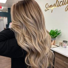 30 Balayage Hair Ideas You Would Want To Try Today - Social Beauty Club Dirty Blonde Hair With Highlights, Balayage Hair Ideas, Warm Blonde Hair, Summer Blonde Hair, Blonde Hair Transformations, Blond Balayage, Brunette Hair With Highlights, Dyed Blonde Hair, Light Blonde Hair